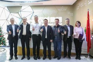 广州市与番禺区人力资源和社会保障局领导莅临江南官方网页版_江南（中国）官方集团调研指导